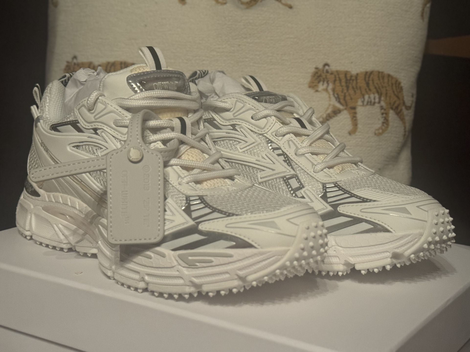 OFF-WHITE “Be Right Back” Sneakers