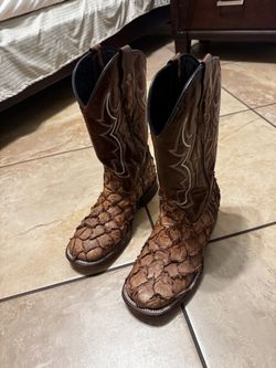 Botas de Pescado y Sinto Talla 9/Fish Boots and Belt, Size 9