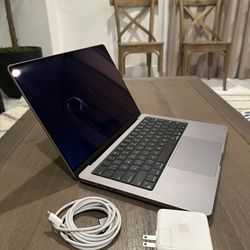 2023 Macbook Pro M3 1TB SSD 14.2 in 8GB RAM