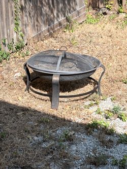 Outdoor Metal Fire Pit with Mesh Screen