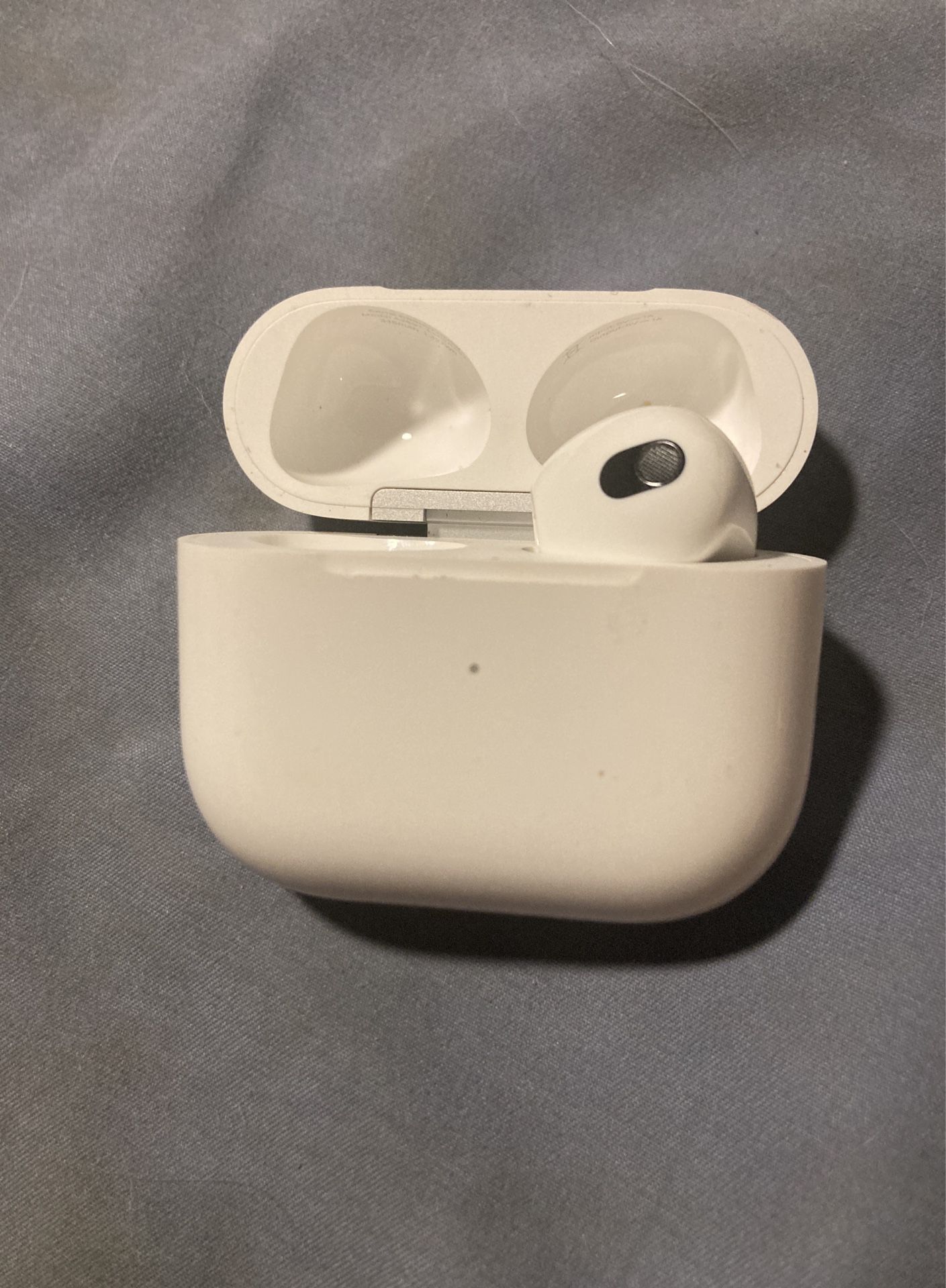 AirPod 3s Case And Right Earpiece Only