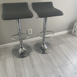 2 Bar Stools 