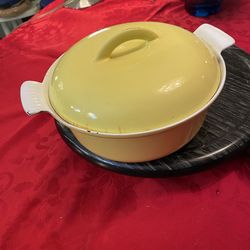 VINTAGE DUTCH OVEN