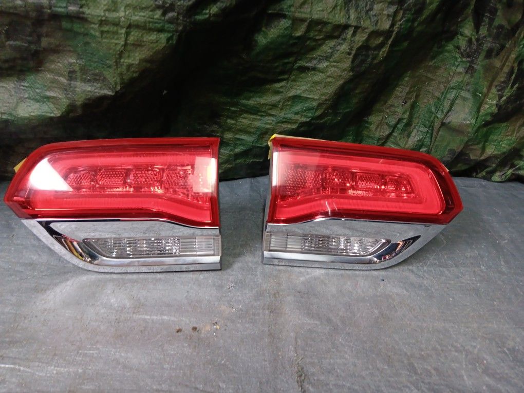 2014-21 Jeep Grand Cherokee L&R Trunk Light 