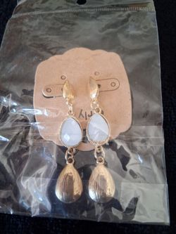 Earings for pierced ears never worn brand new