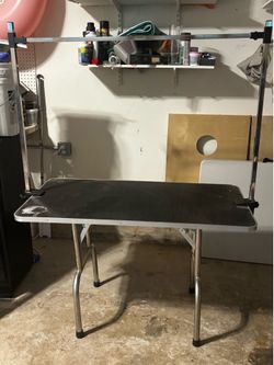 Pet grooming table