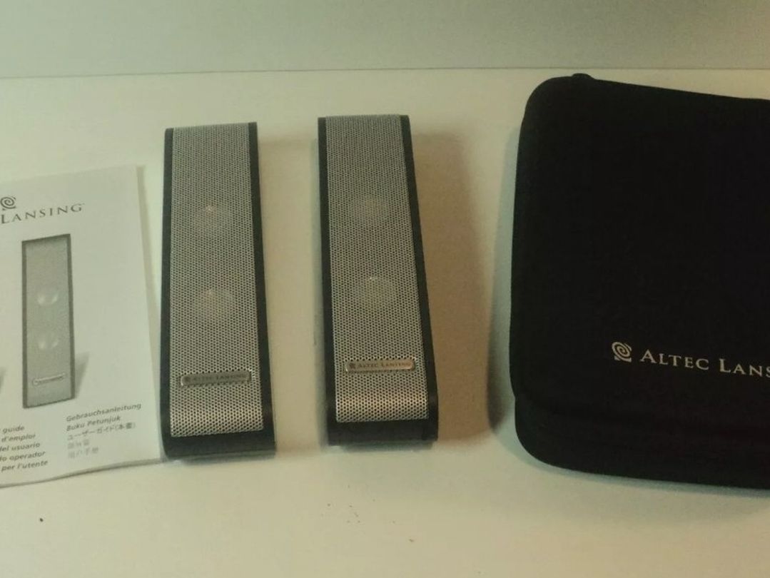Altec Lansing USB Portable Speaker System, XT1, with case and chords