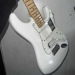 Fender Player Series Stratocaster Maple Fingerboard Electric Guitar Polar White