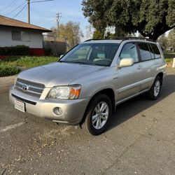  2007 Toyota Highlander Hybrid Limited 4 Wheel Drive – 1 Owner – Pristine Condition – Loaded with Extras. Clean Title.
