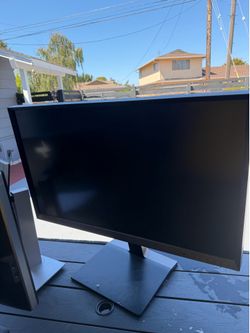 4 monitors 28 inch to 40 inch Samsung and HP