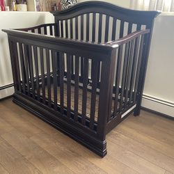 Crib / Day Bed Like New
