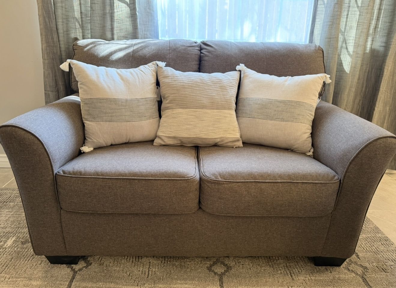 Loveseat Ashley Furniture