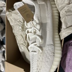 YEEZY BOOST 350 V2