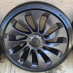 1 Tesla Model Y Uberturbine 21” wheel