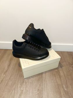 Alexander McQueen All black