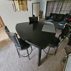 Triangle bar height table clearance