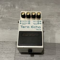 Boss TE-2 Tera Echo delay / reverb guitar pedal