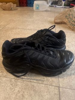 Nike Air Max Plus Triple Black Sneakers size 6.5 big kids