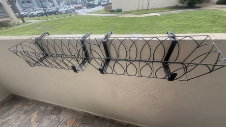 4 Iron Railing Planter Baskets, Never Used / Nuevas