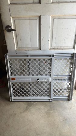 Plastic gate