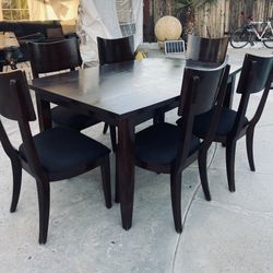 dining room with 6 chairs