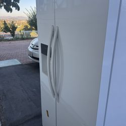 FRIGIDAIRE REFRIGERATOR FOR SALE