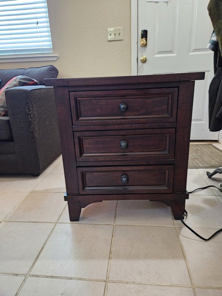 Two Dressers, Mirror & 2 Nightstands