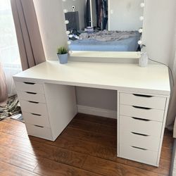 Vanity With Light Up Mirror