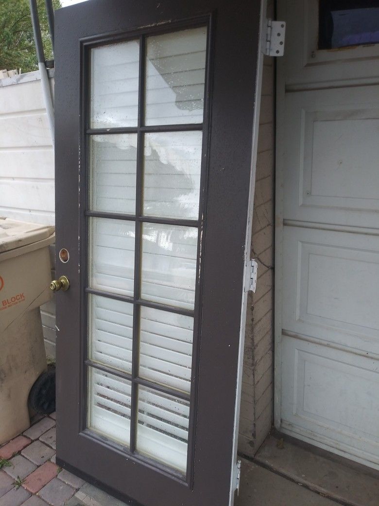 Door. Good Condition. Size. 36" Wide. 80" Tall. Have. Wood Blinds. Incluye. Hinges. $ 95.