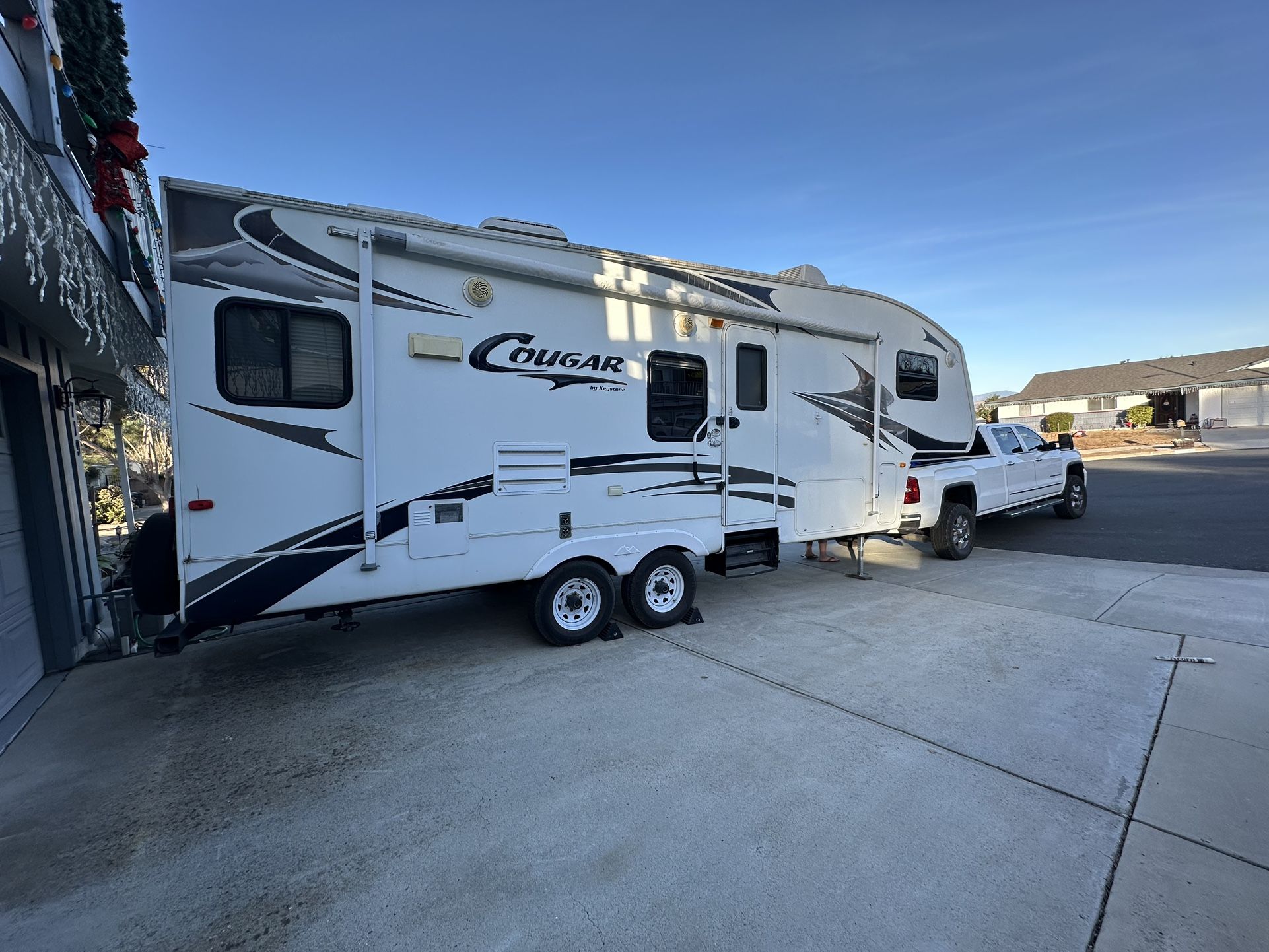 2009 Keystone Cougar Fifth Wheel 29ft
