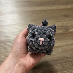 Grey crochet cat