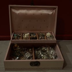 Vintage jewelry, box, vintage jewelry