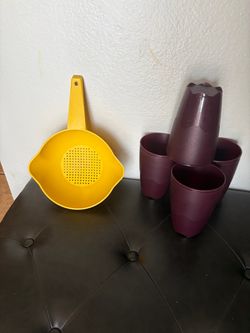 Tupperware Colander and Cups Set