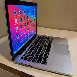 Excelente Laptop Apple MacBook Pro de 15 pulgadas Pantalla Retina Procesador i7 con Programas