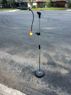 Mic stand with mic screen