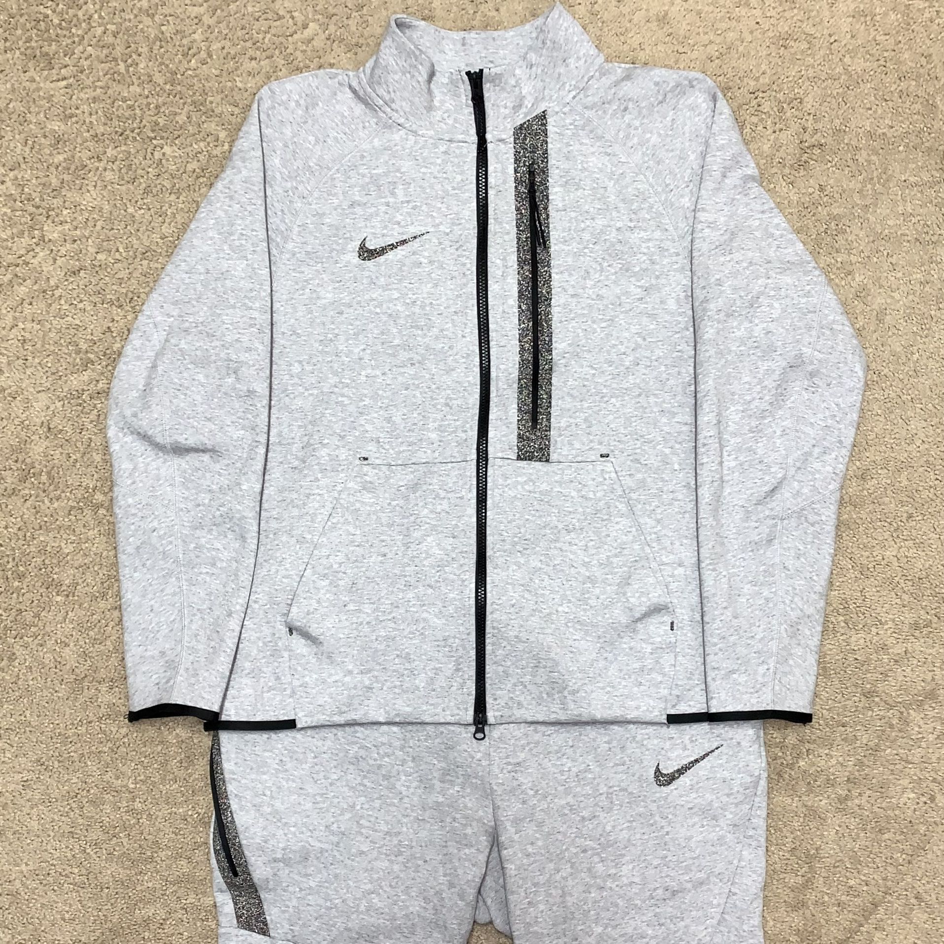 Nike 50 Tech Fleece Jacket And Jogger(Full Sweatsuit/Kit) Wolf Grey Men's  Size Large for Sale in Houston, TX - OfferUp
