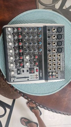 Behringer Xenyx Q1202USB mixer