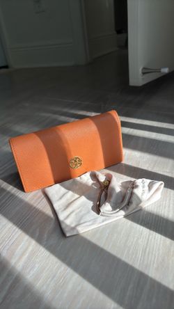 Tory Burch sunglasses case/storage
