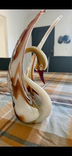 Glass swan