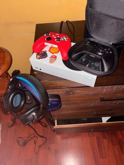 2 headsets 2 controllers and console lmk