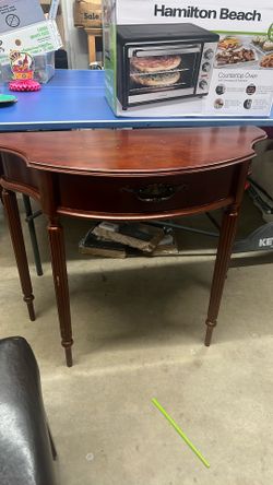 Late 20th Century Bombay Furniture Federal Style Mahogany Console Table