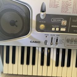 Casio Keyboard W/ Light Up Keys
