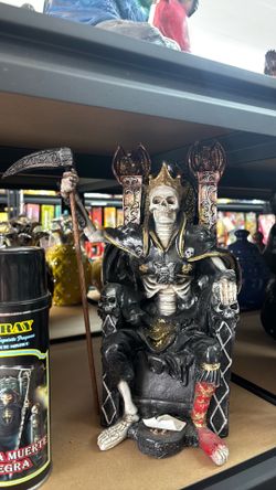 Santa Muerte Negra Con Huadaña Sentada Masculina
