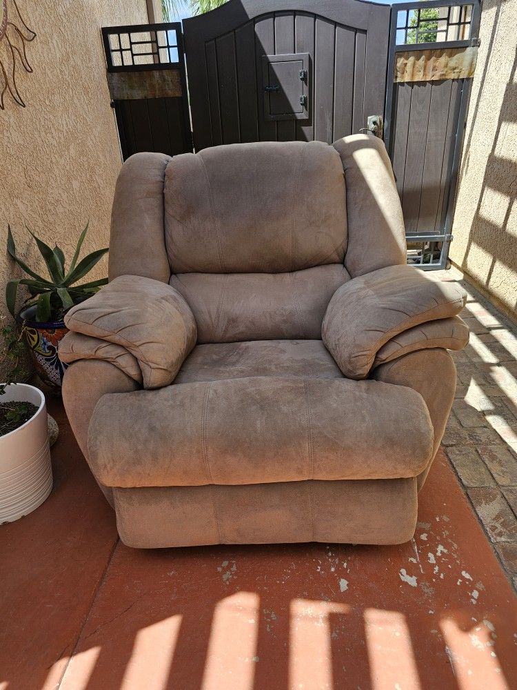 Tan Recliner - Great For Power Naps! 