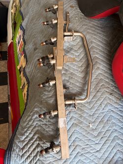 OEM GM 5.3L V8 Fuel Rail with Fuel Injectors (2007-2008)