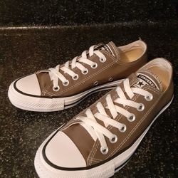 Converse womens 6.5 Great Condition 