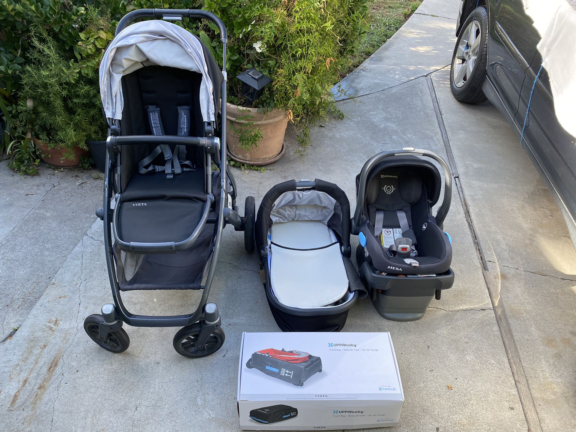 2019 Uppababy vista stroller with bassinet, toddler seat, Mesa Jake car seat, Mesa base and travel bag