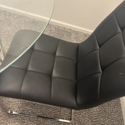 Dining table /4 chairs