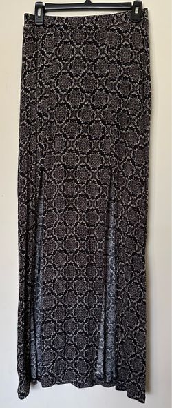 FOREVER 21 M Black/Cream Print Maxi Skirt 40” L waist 27 1/2”