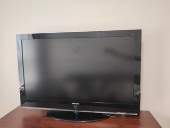 Samsung 52" LCD TV – Works Great